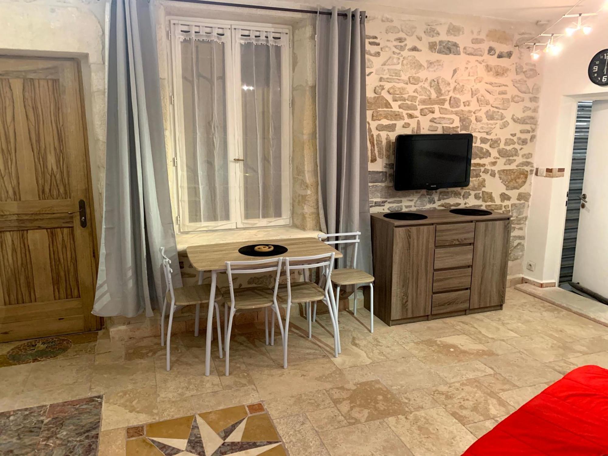 Tres Bel Appartement Cosy Et Chaleureux A Nîmes Extérieur photo